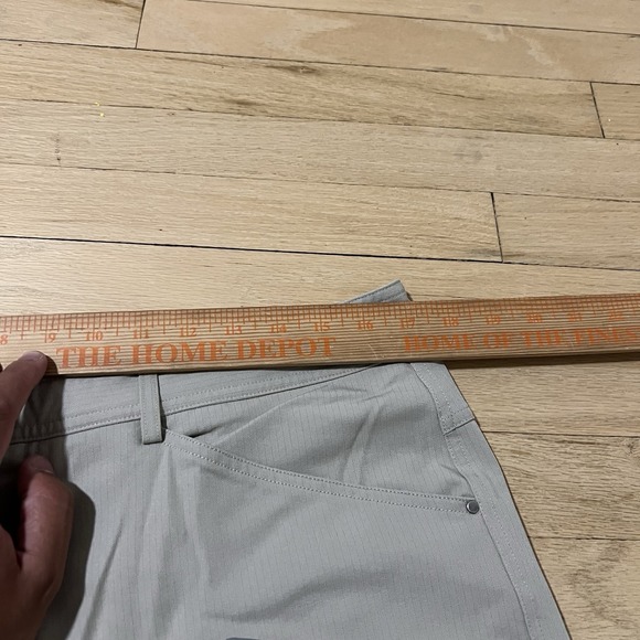 Lululemon Shorts Men 36 Beige Commuter Performance Casual Triple Active Gorpcore - Picture 3 of 11